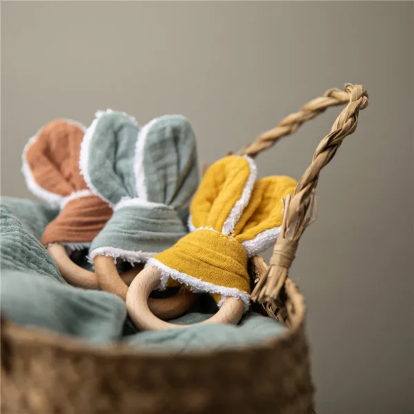 Anneau de dentition en coton et bois avec oreilles de lapin